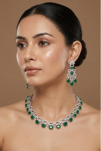 Varnika Emerald Temple Haar